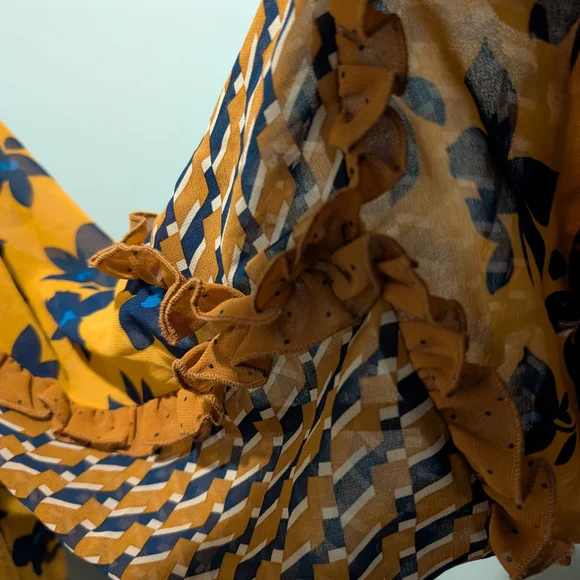 Cabi Geometric Pattern Top - Picture 3 of 10